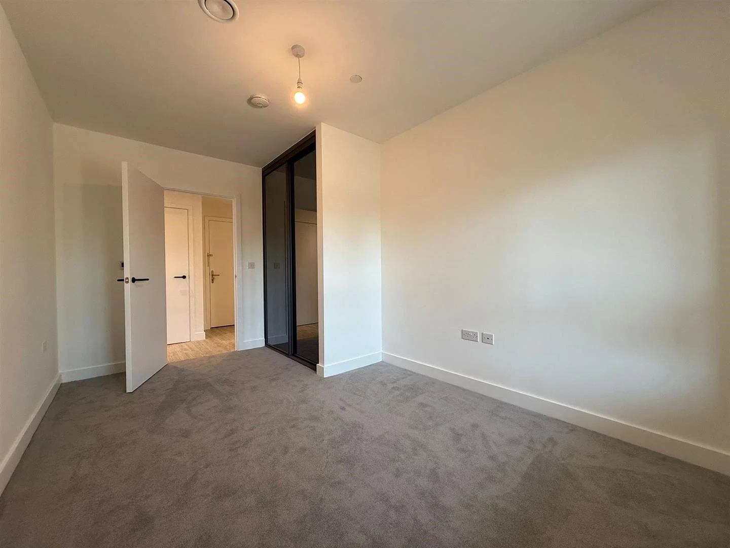 Flat Brunswick Road in Greater London