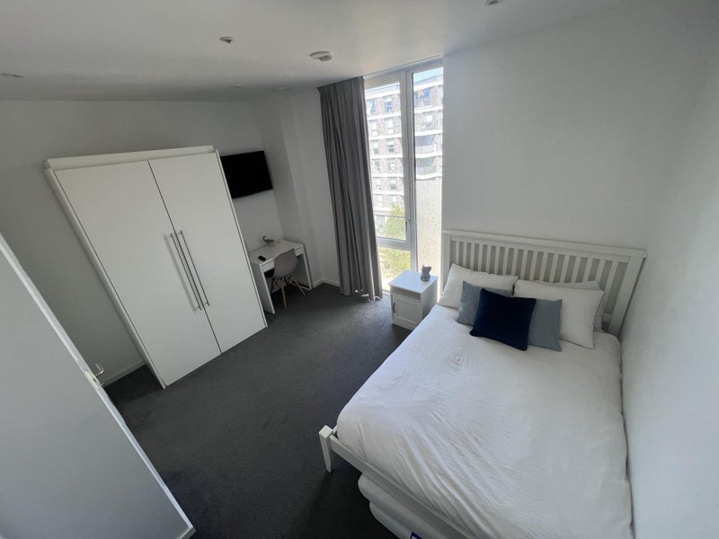 Room Sunrise Close in Greater London