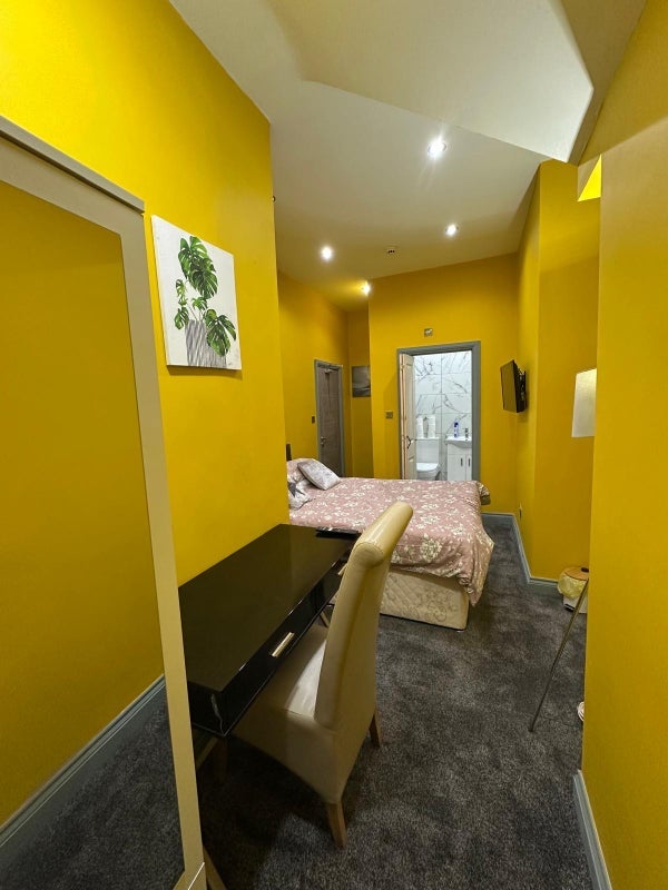 Room Manchester Road in Tameside