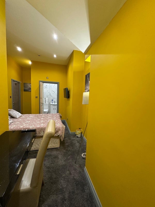 Room Manchester Road in Tameside
