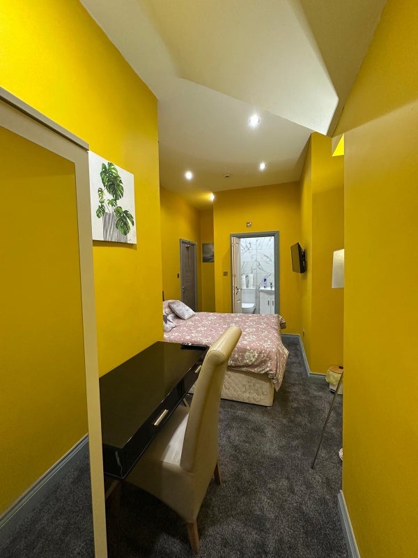 Room Manchester Road in Tameside