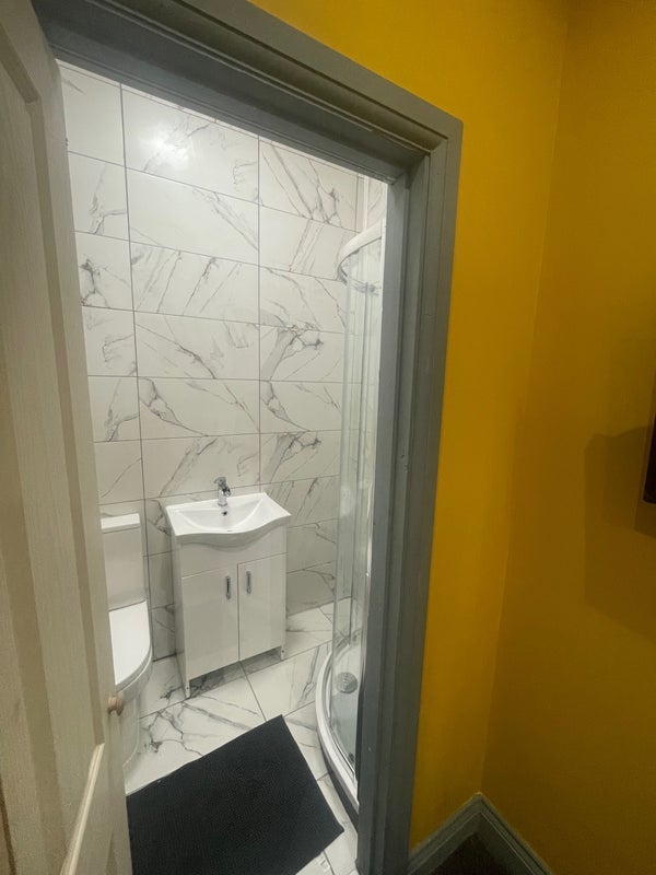 Room Manchester Road in Tameside