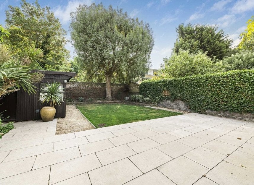 House Rivercourt Road in Greater London