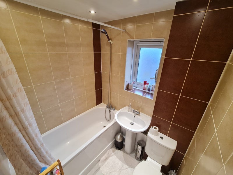 Room Victoria Road in Greater London