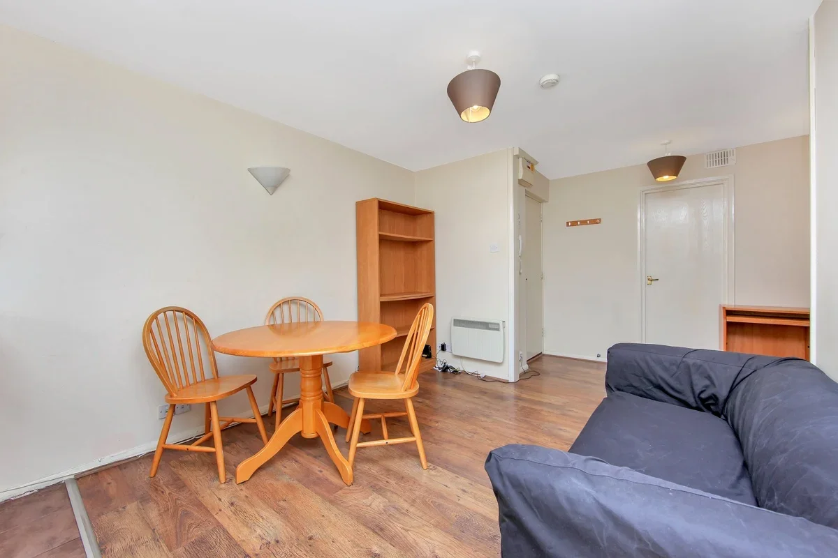 Flat Ambassador Square in Greater London