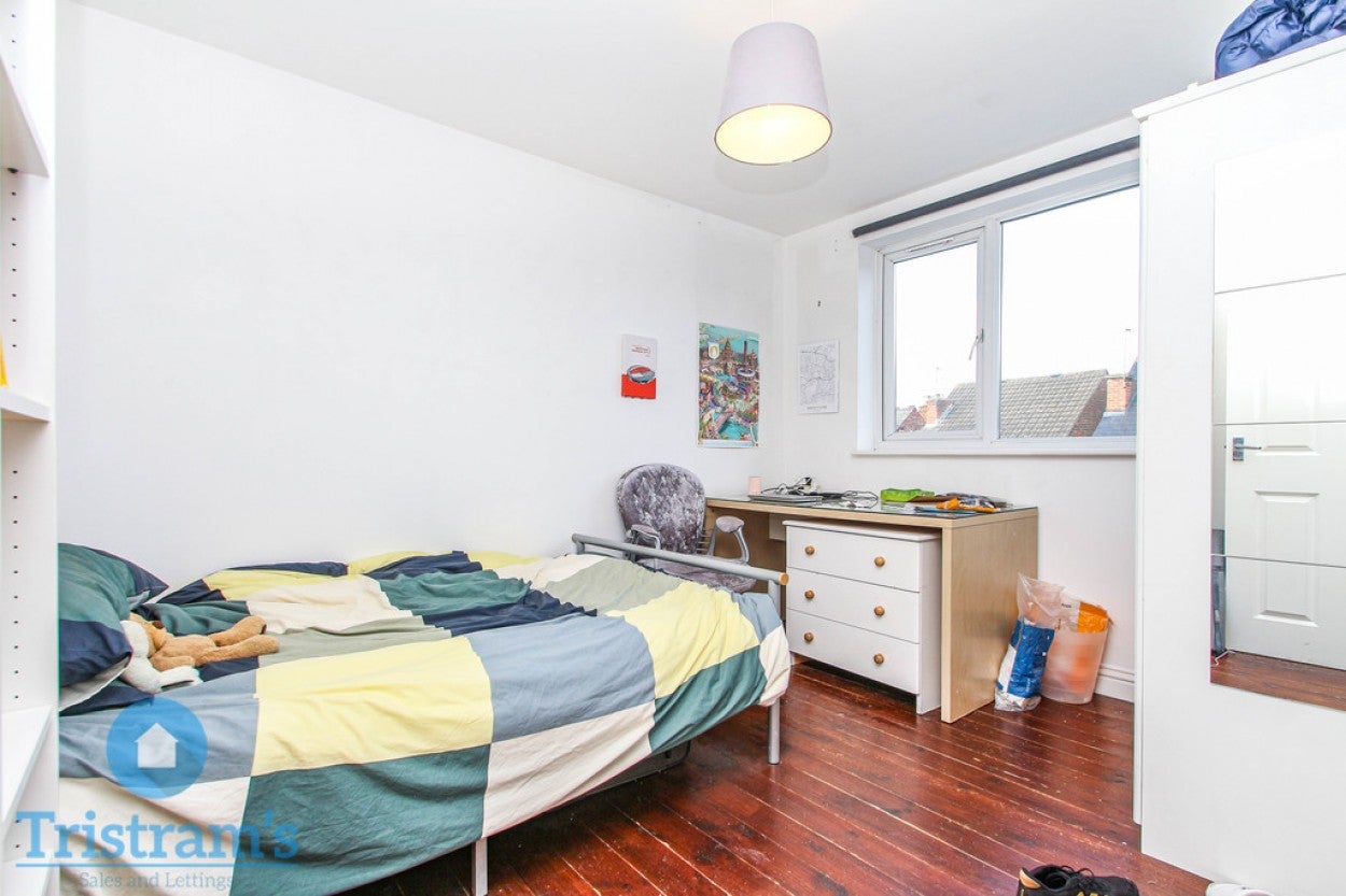 Room Johnson Road in Nottingham