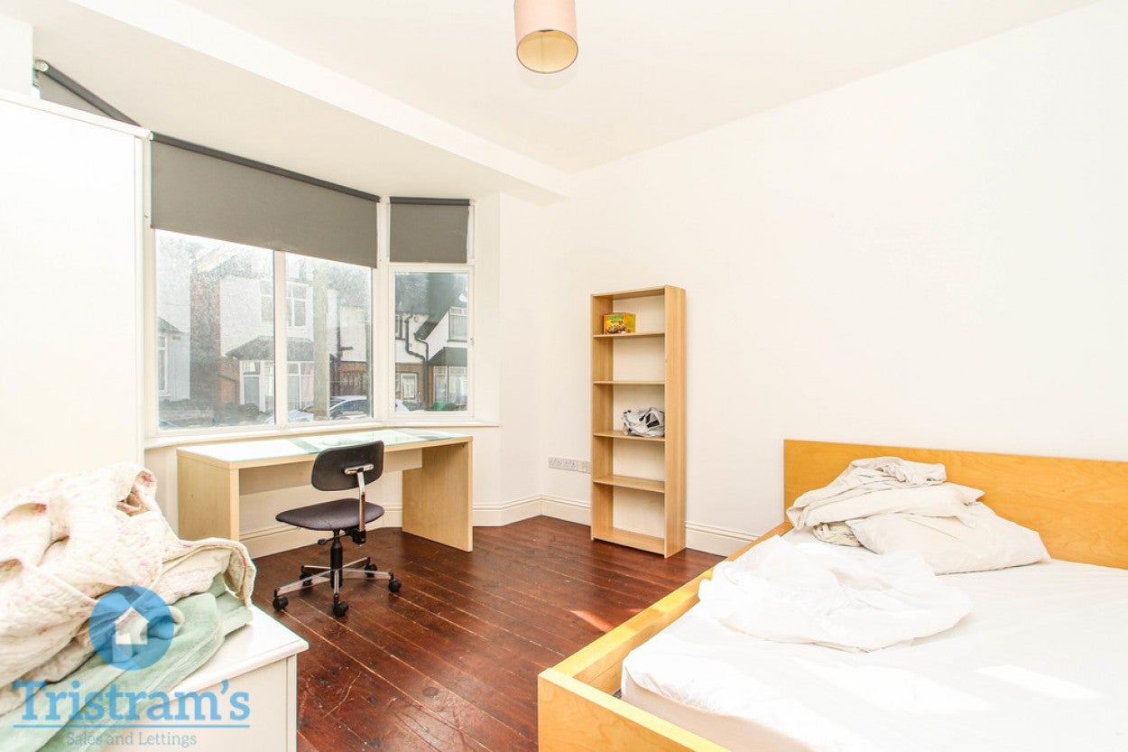 Room Johnson Road in Nottingham