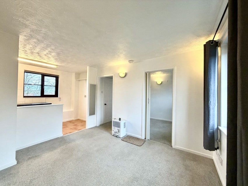 Flat Highgrove Close in Calne