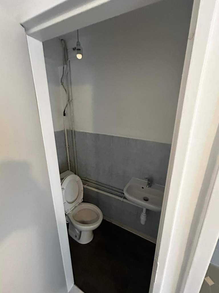 Flat Donnington Road in Greater London