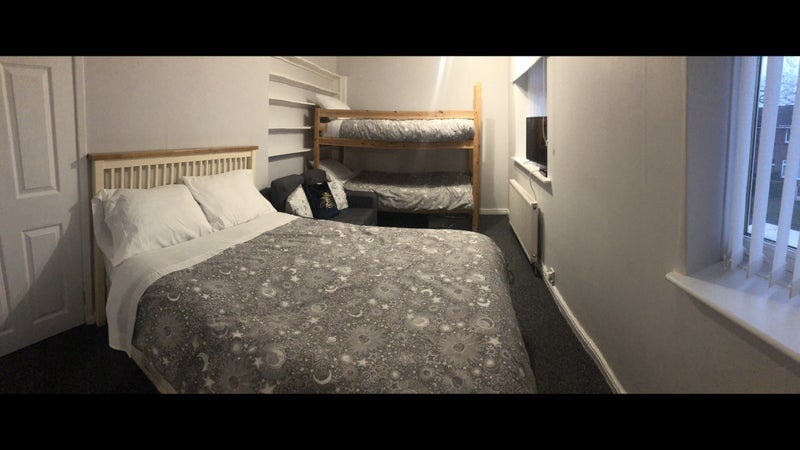 Room Barrowfield Road in Manchester