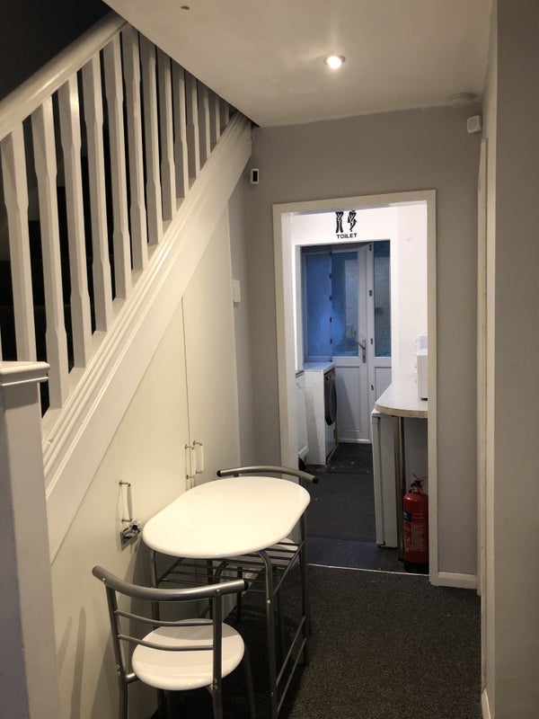 Room Barrowfield Road in Manchester