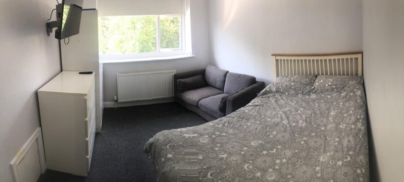 Room Barrowfield Road in Manchester