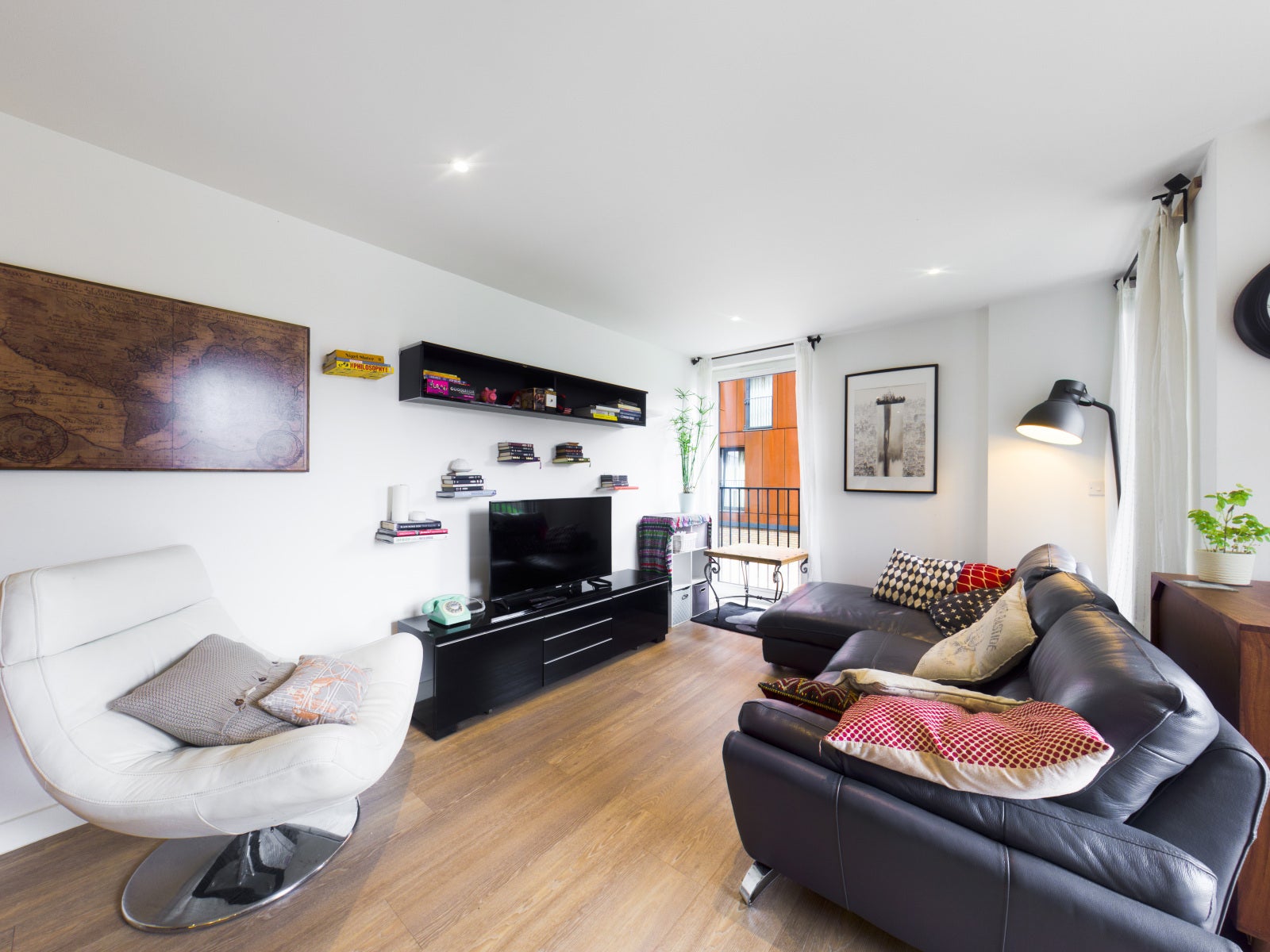 Flat Carteret Way in Greater London
