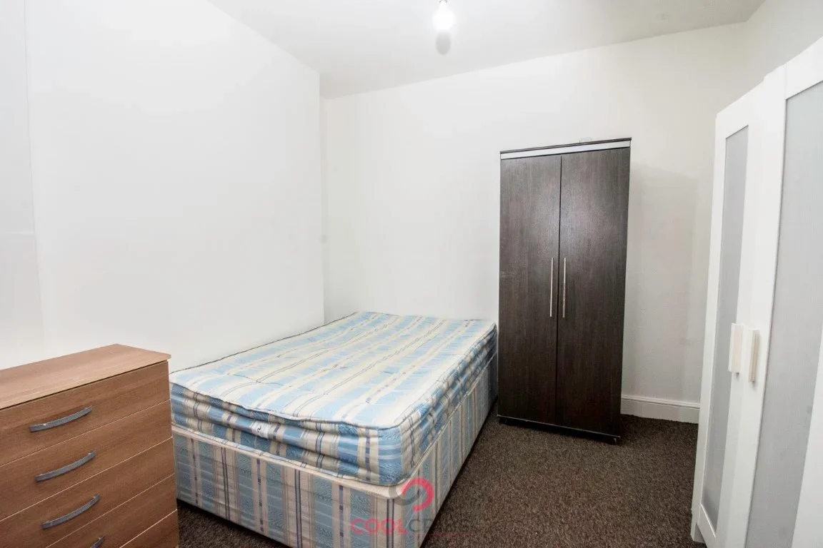 Flat Powis Square in Greater London