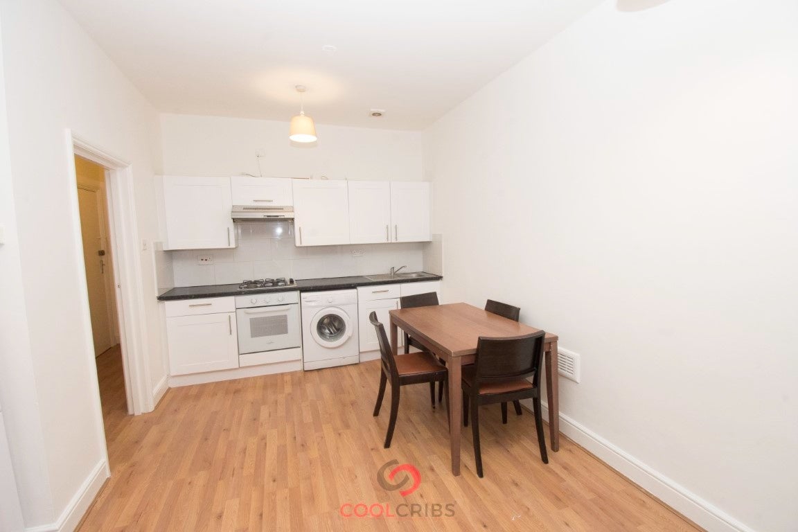Flat Powis Square in Greater London
