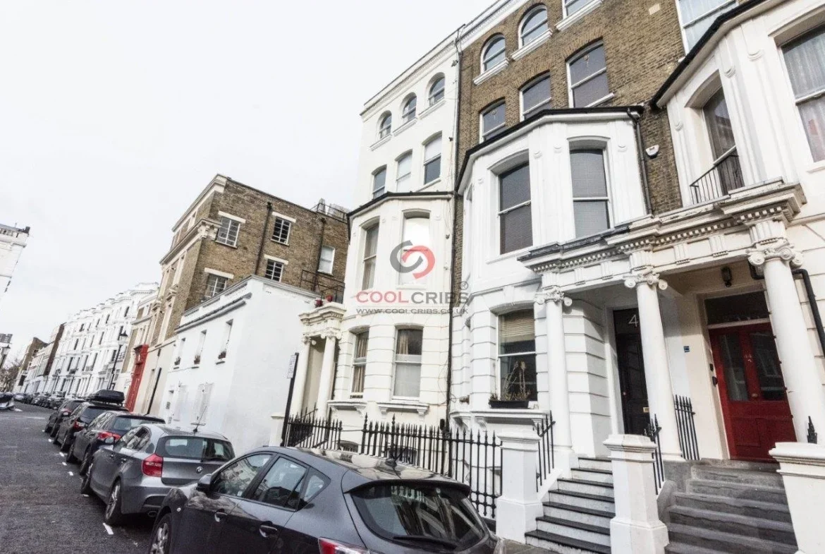Flat Powis Square in Greater London