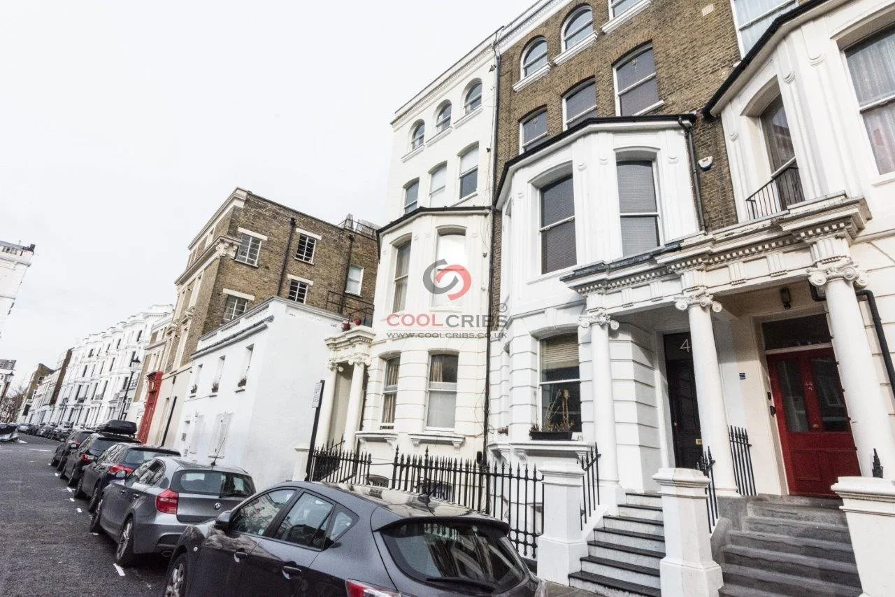 Flat Powis Square in Greater London