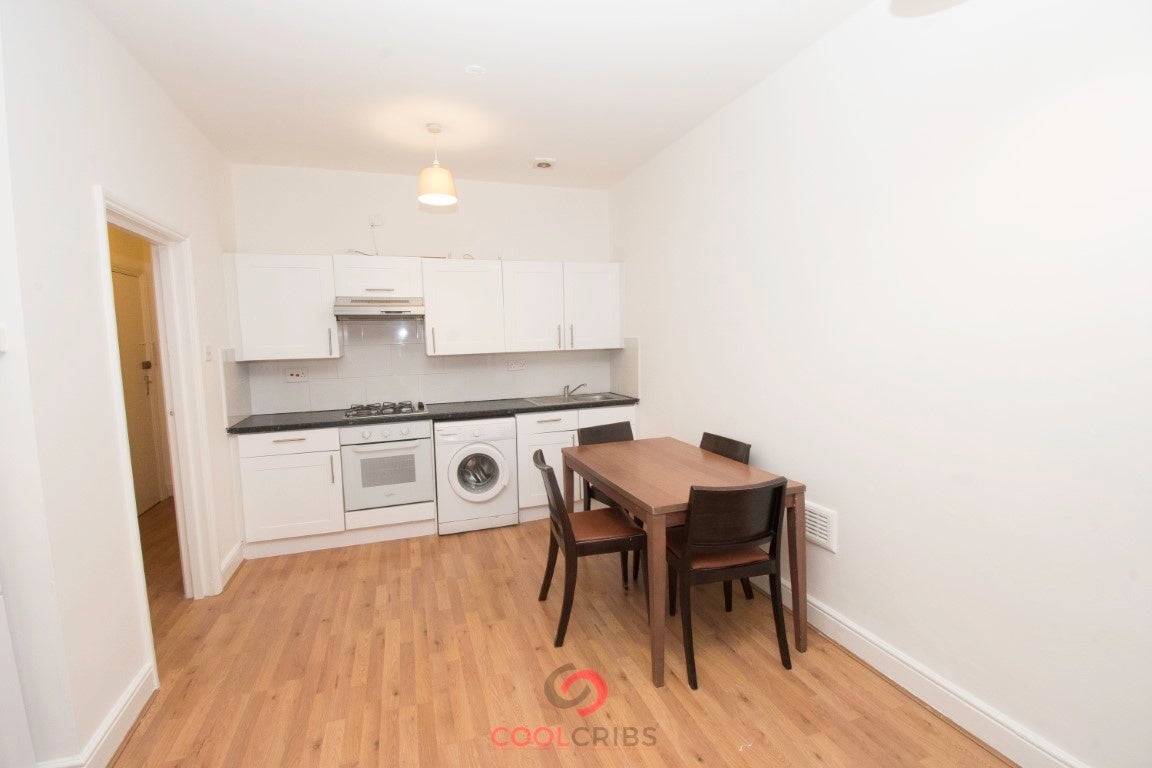 Flat Powis Square in Greater London
