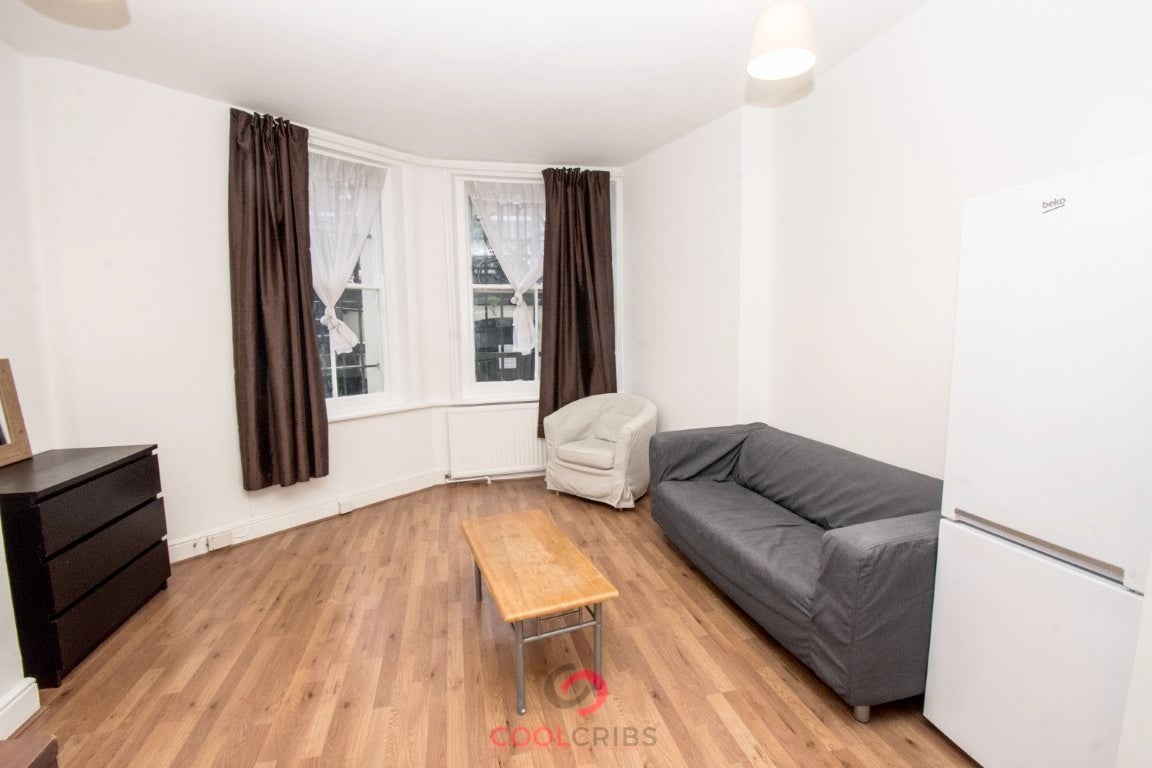 Flat Powis Square in Greater London