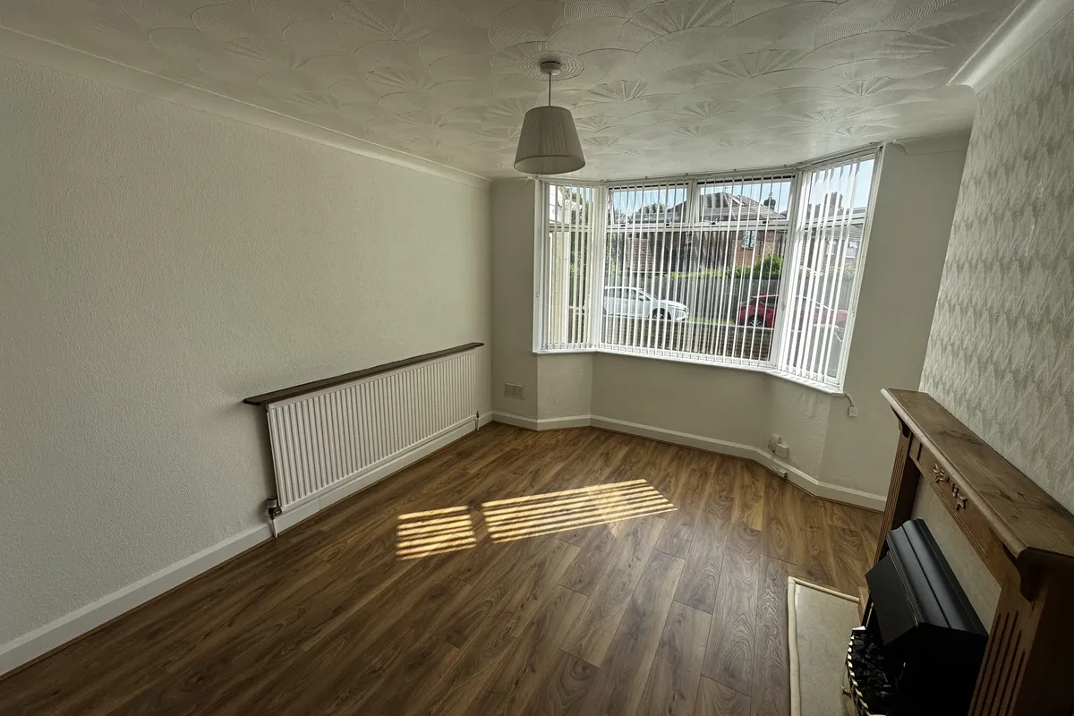 House Woodlands Avenue in Corby