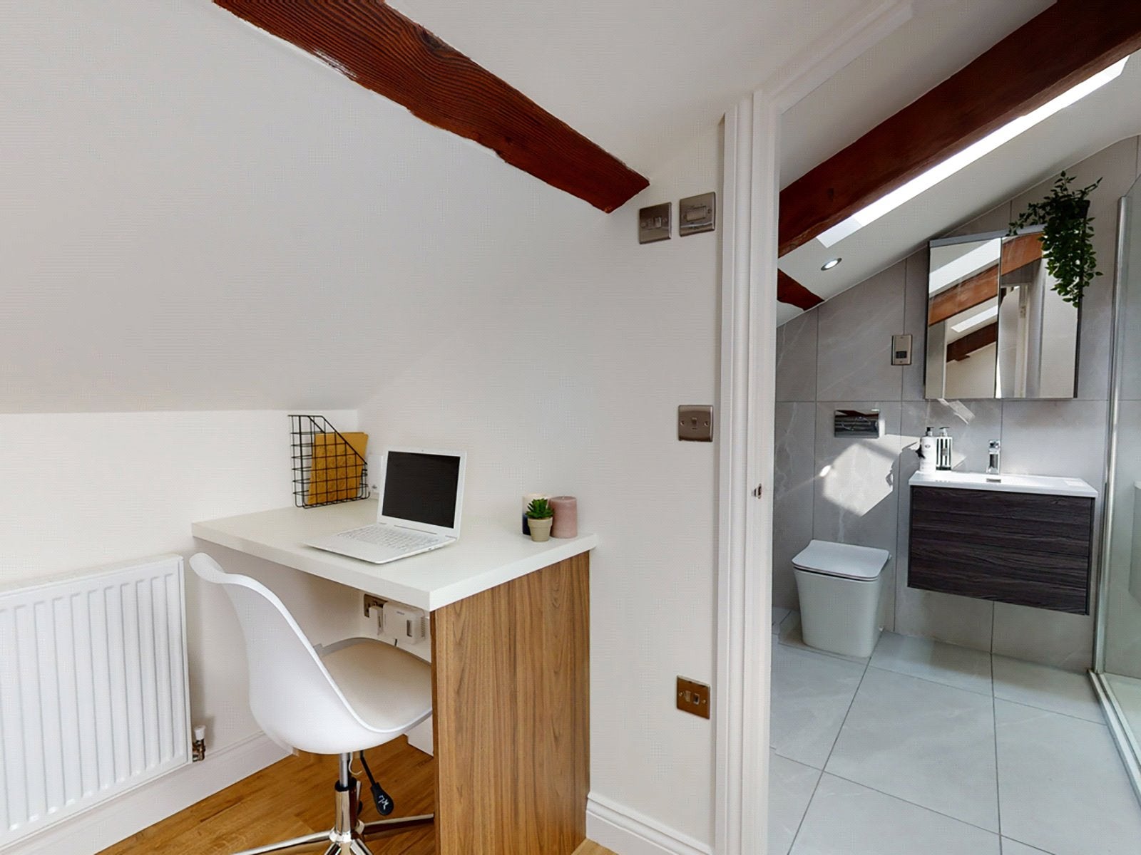 Flat Clarendon Road in Leeds