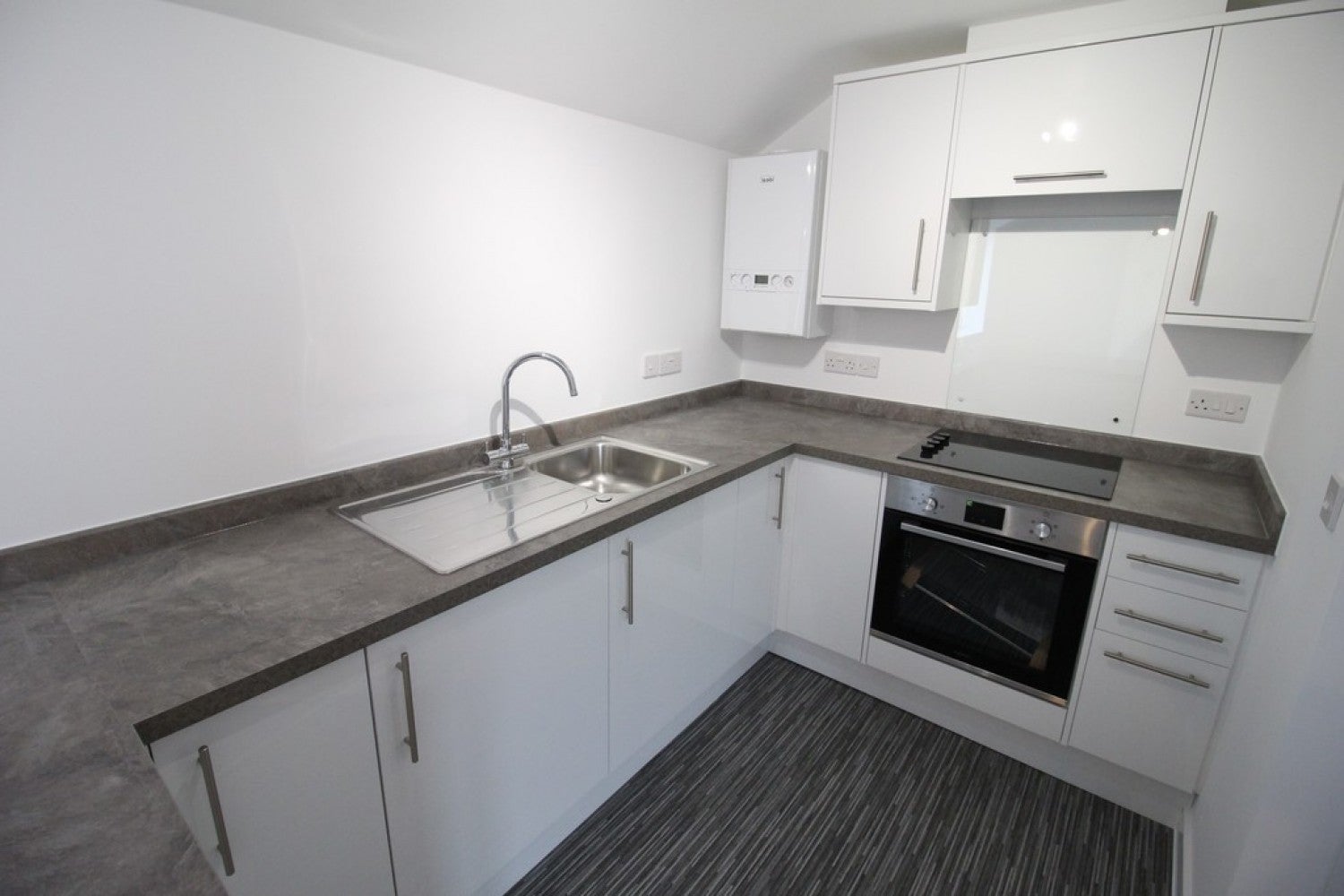Flat Thackeray Crescent in Melksham