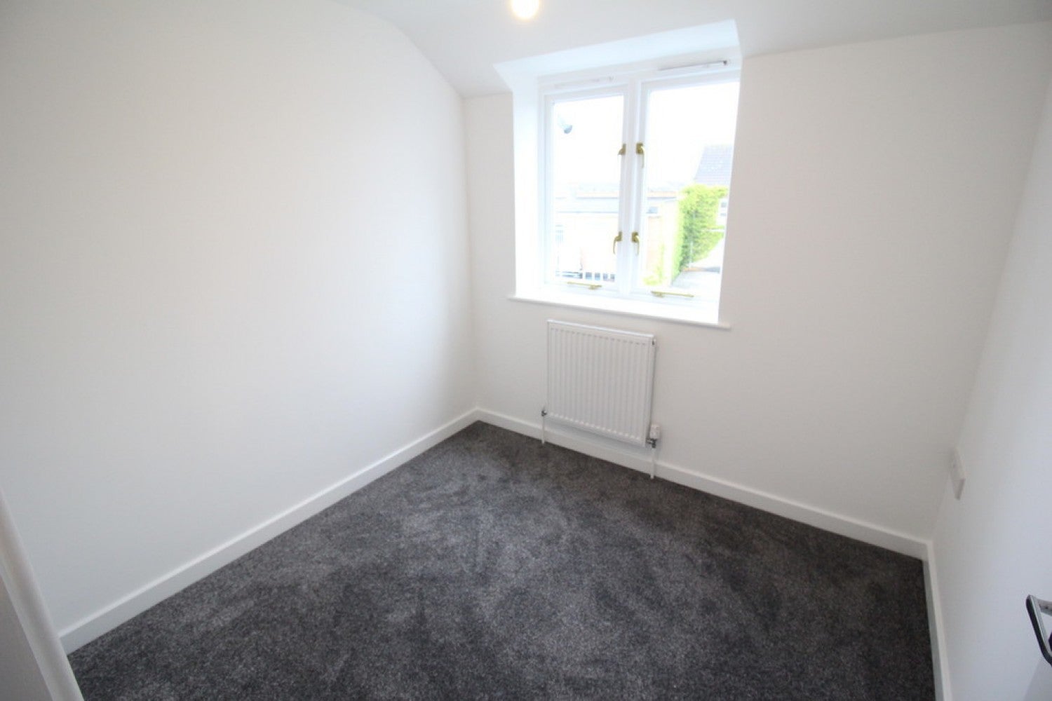 Flat Thackeray Crescent in Melksham