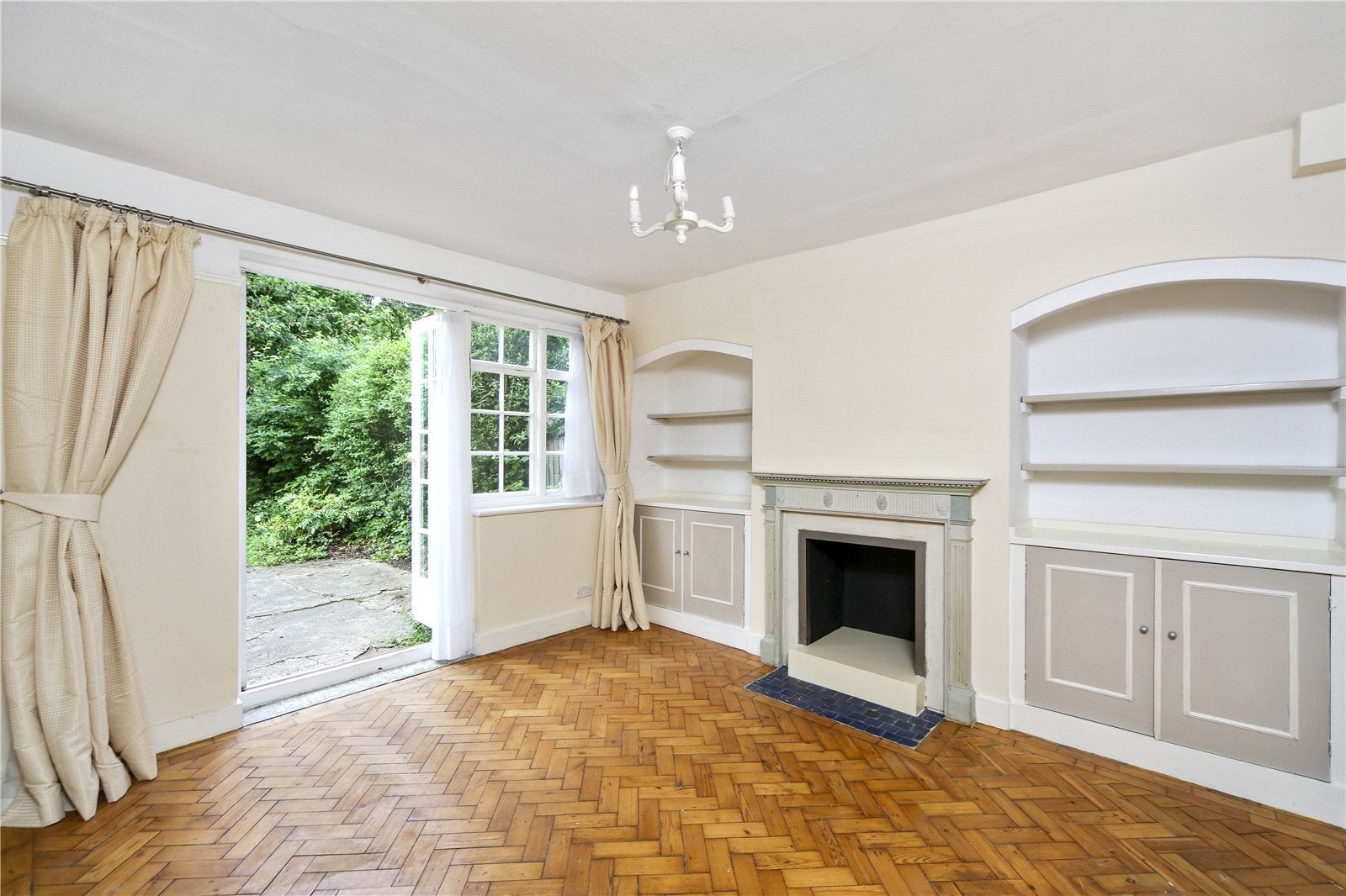 House Oakwood Road in Greater London