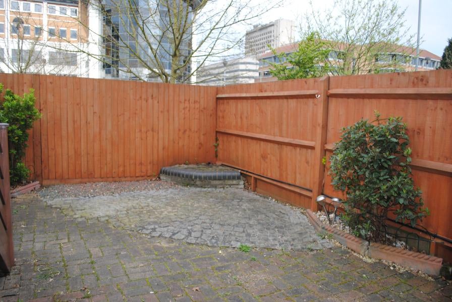 House Oaks Road in Woking