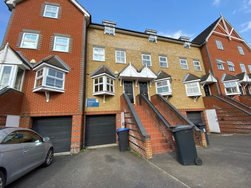 House Oaks Road in Woking