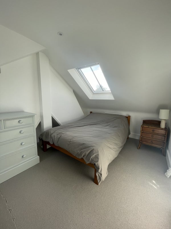Room Effingham Road in Greater London