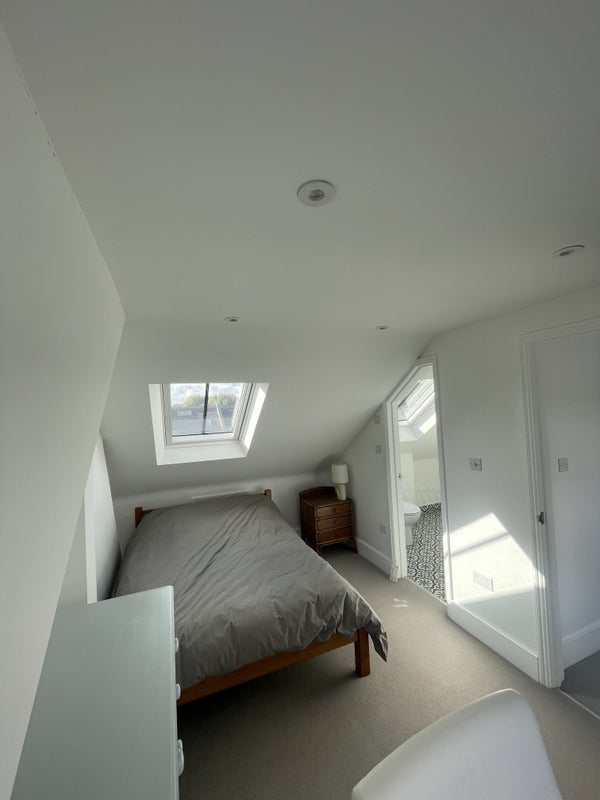 Room Effingham Road in Greater London