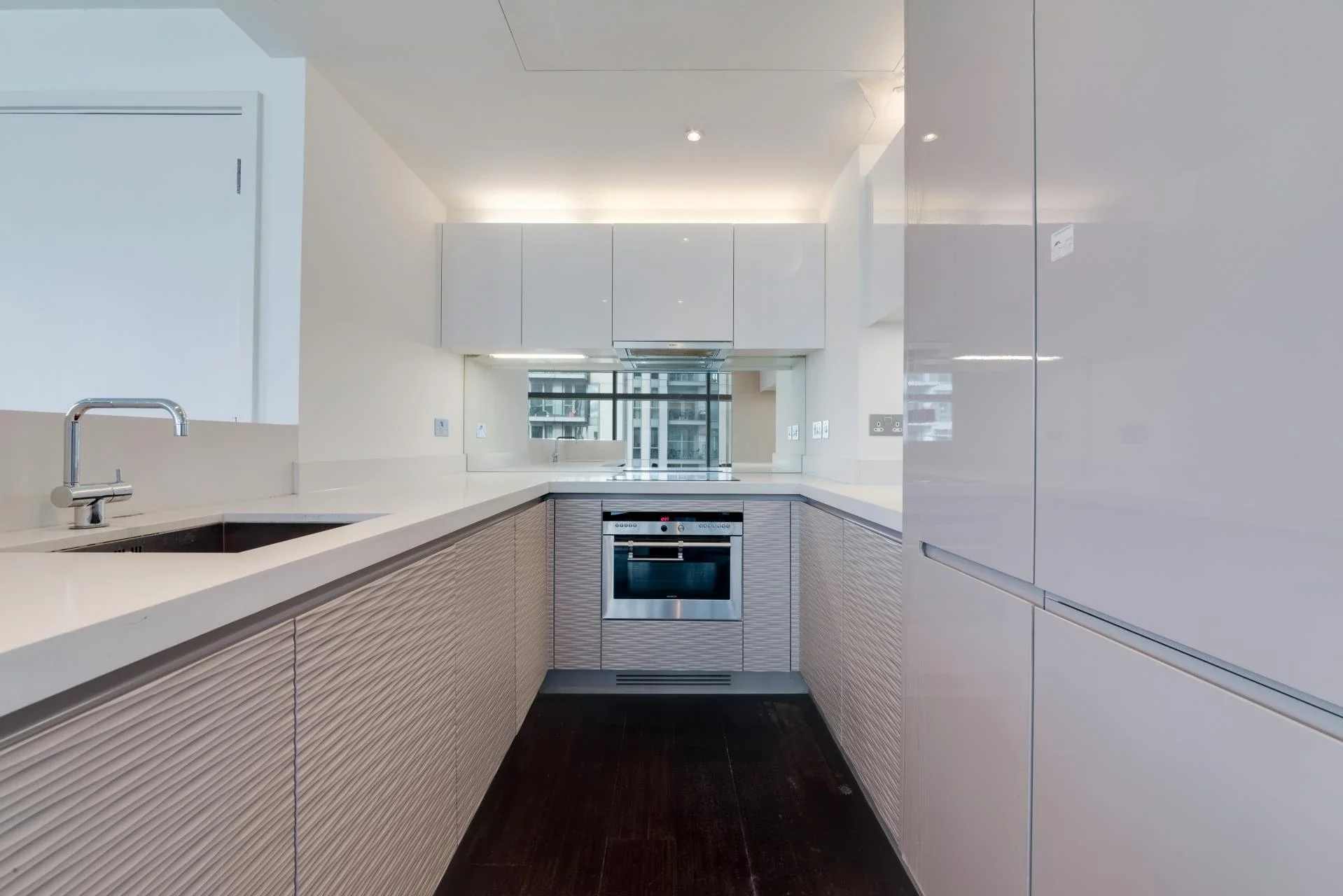 Flat Pan Peninsula Square in Greater London