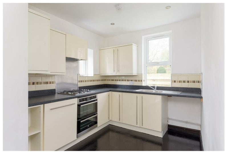 Room Broomspring Lane in Sheffield