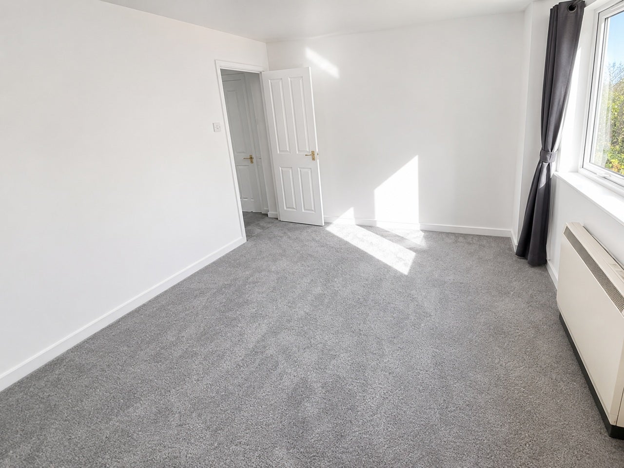 Flat Simpson Close in Luton