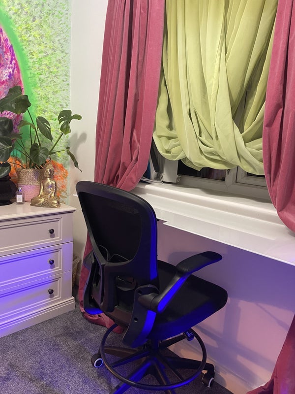 Room Whingate Grove in Leeds