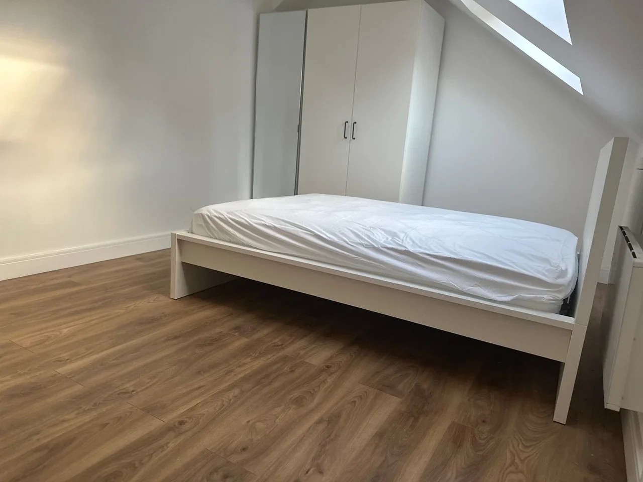 Flat Islip Gardens in Greater London