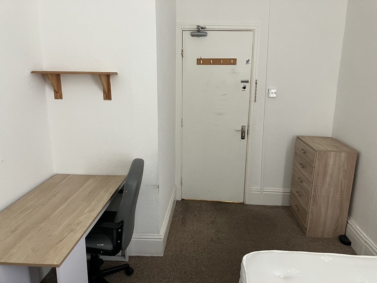 Room Ash Grove in Hull