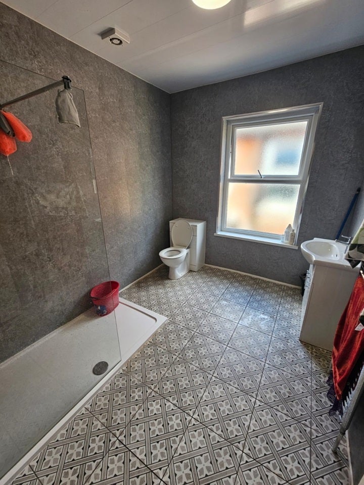 Room Ash Grove in Hull