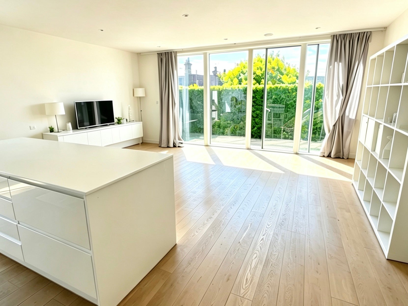 Flat Griffiths Road in Greater London