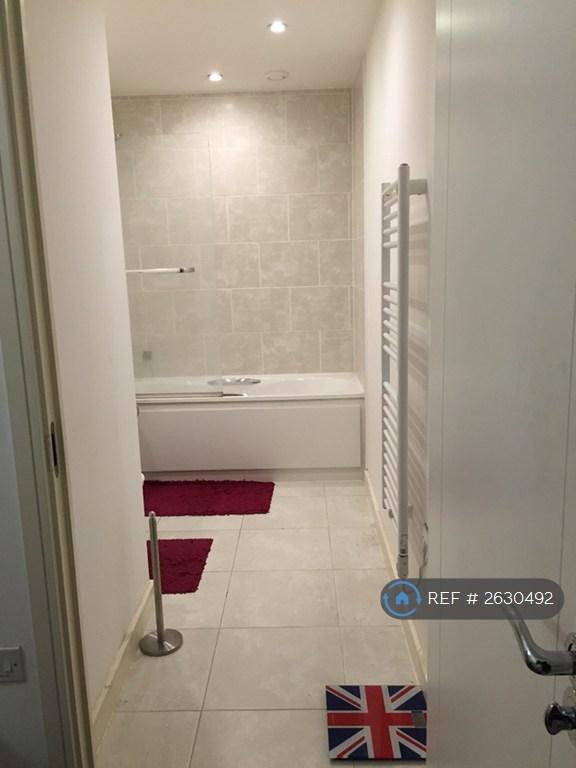 Room Whitestone Way in Greater London