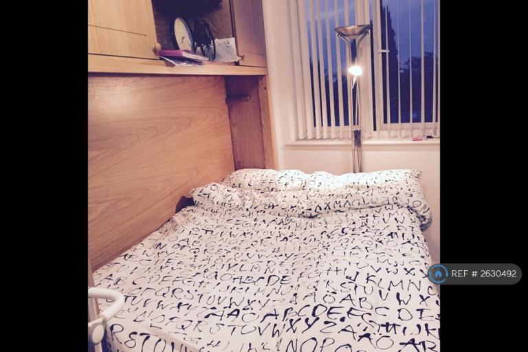 Room Whitestone Way in Greater London