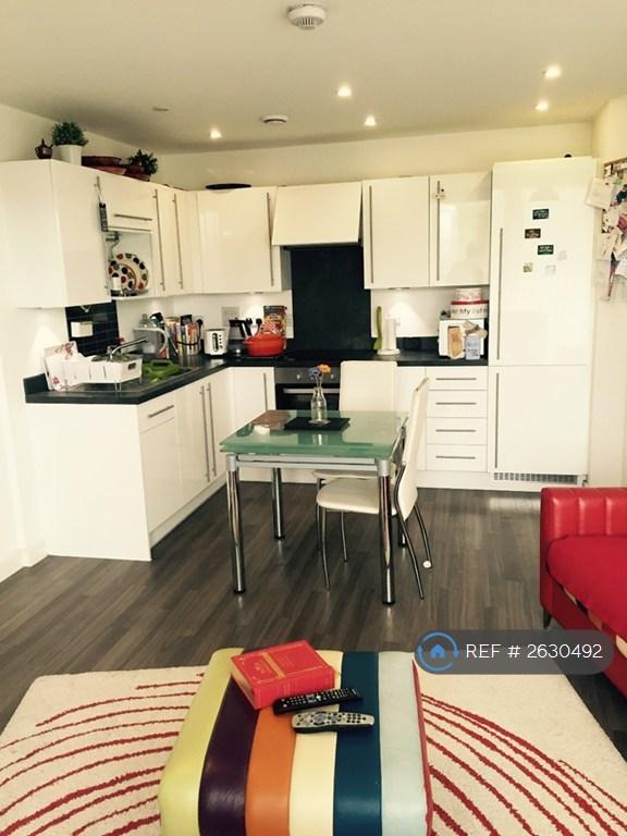 Room Whitestone Way in Greater London