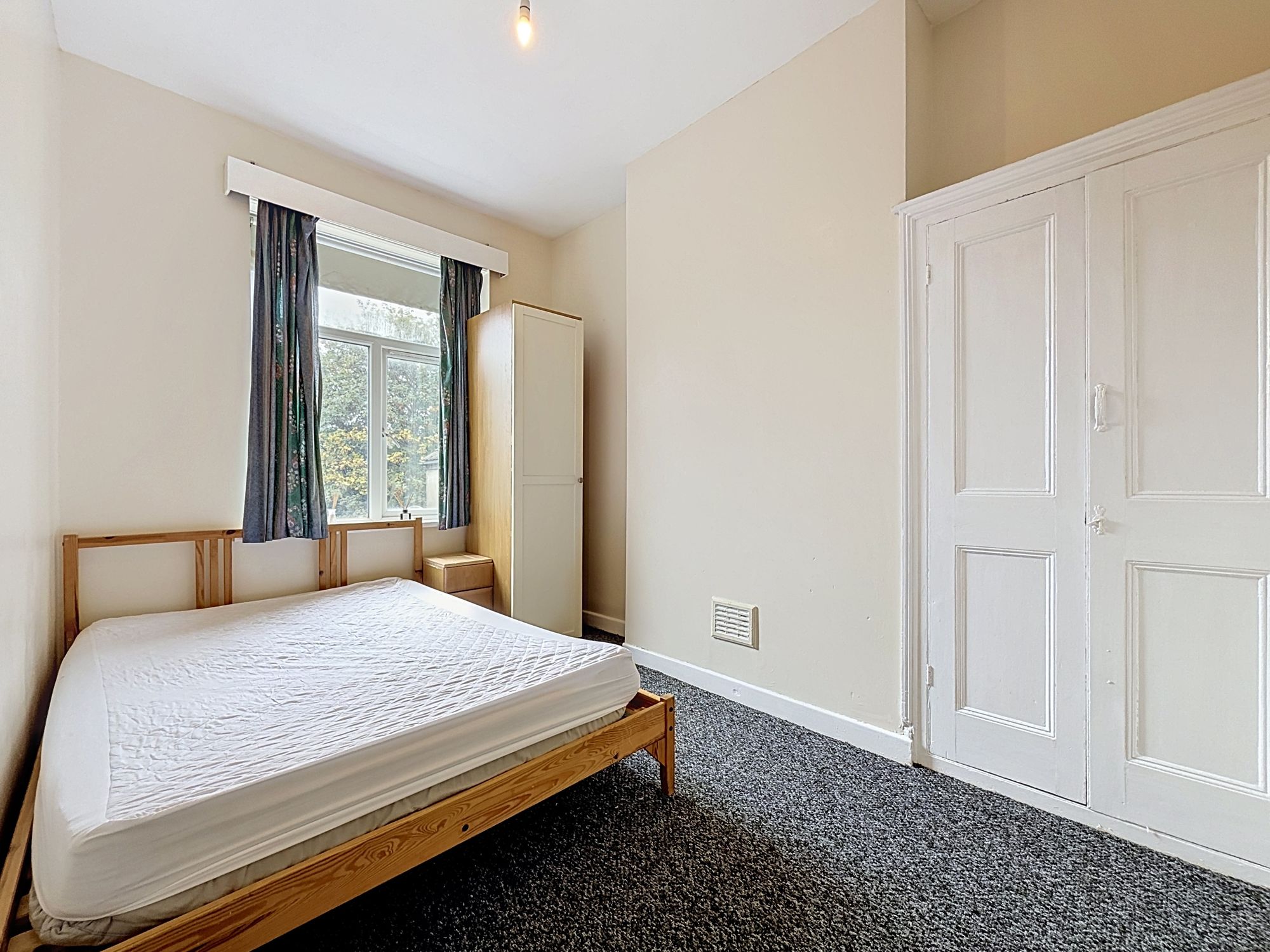 Flat Cathays Terrace in Cardiff