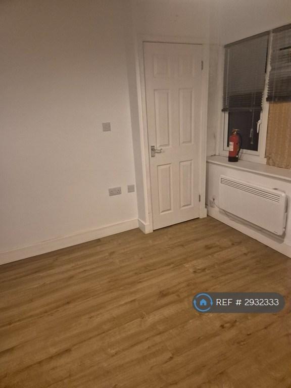Flat Amersham Road in Hazlemere