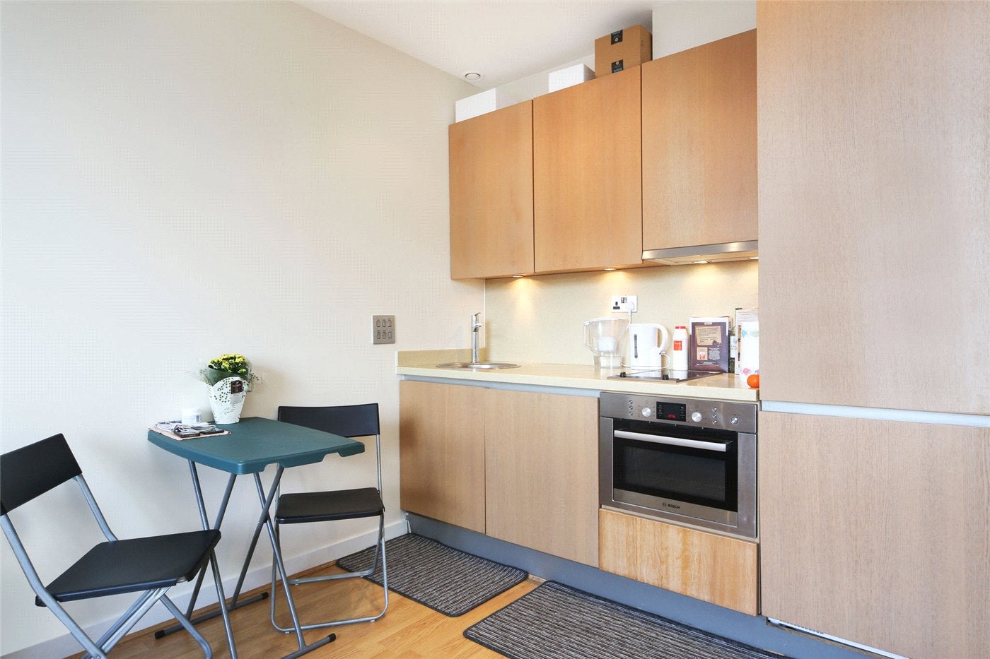 Flat Bromyard Avenue in Greater London