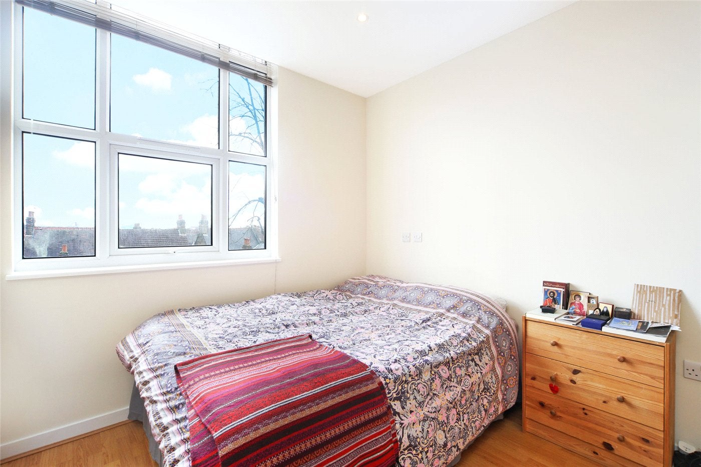 Flat Bromyard Avenue in Greater London