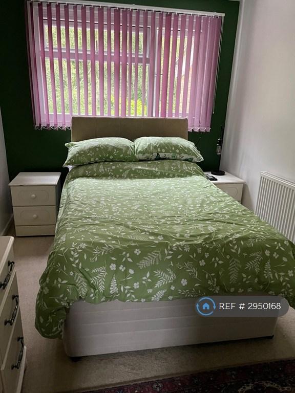 Room Dampier Walk in Crawley