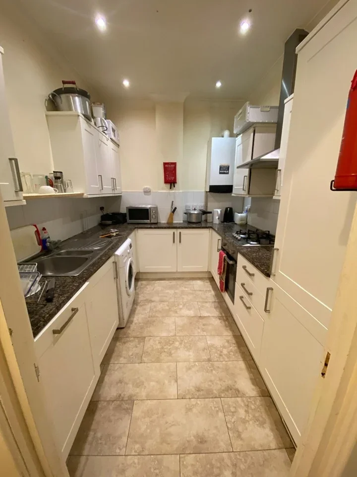 Room Goodhall Street in Greater London