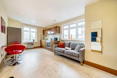 Flat Hyde Park Gardens Mews in City of Westminster